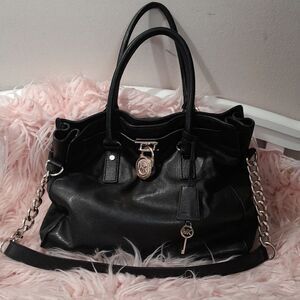 AUTHENTIC MICHAEL KORS BLACK LEATHER GOLD HARDWARE LOCK & KEY CHAIN SATCHEL BAG
